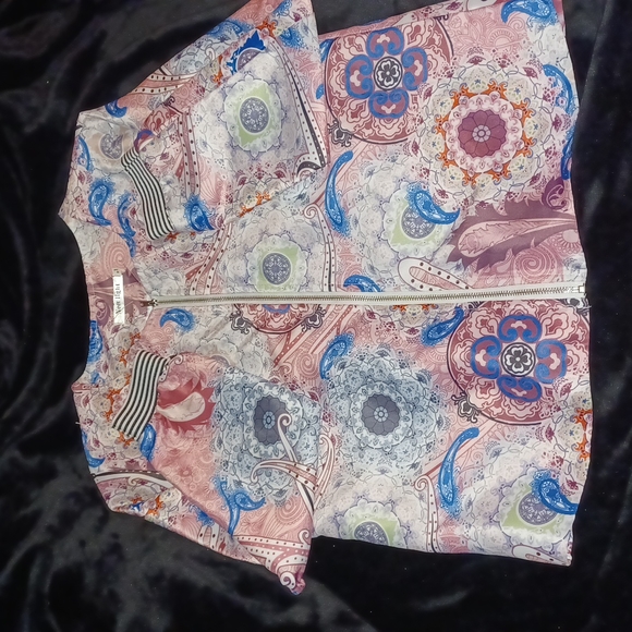 Women's Jacket - Picture 3 of 4